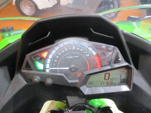 走行もまだまだの１７１６０ｋｍ！タコメーターがアナログなので目でも加速感が楽しめる一台！！決済価格！